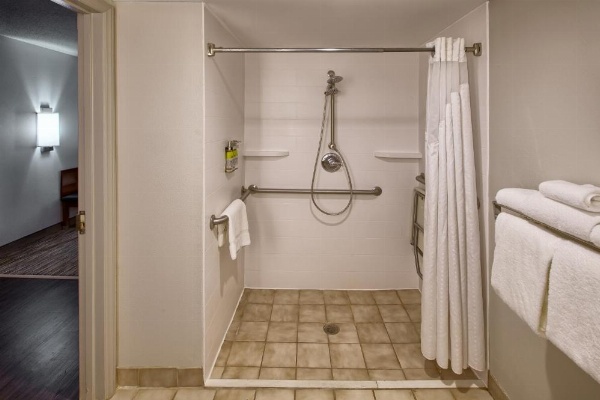 Holiday Inn Express Hotel And Suites Raleigh North - Wake Forest image 17